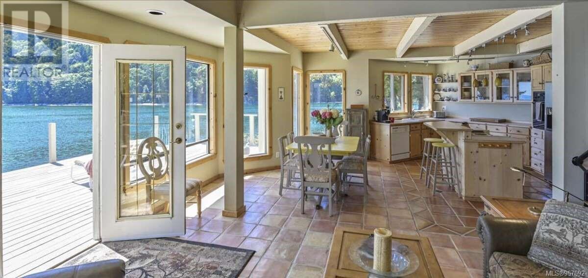 Property at 305 Ling Cod Lane image 3