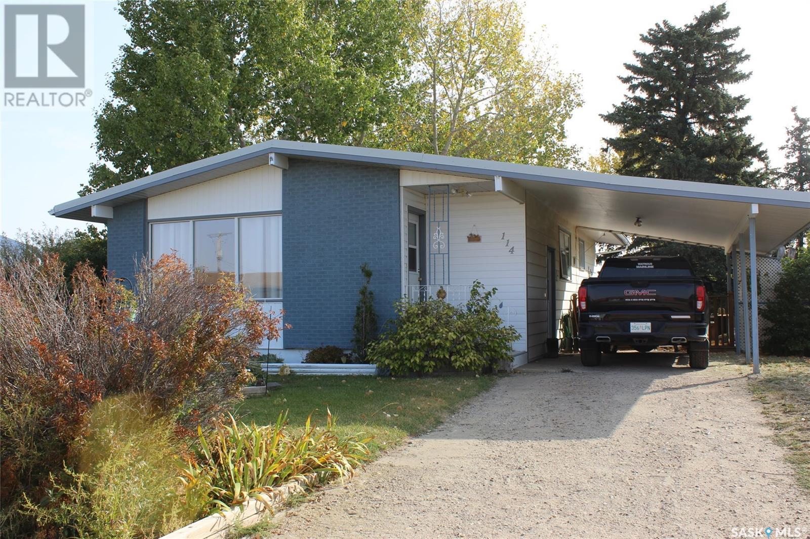 114-116 1st STREET E, climax, Saskatchewan