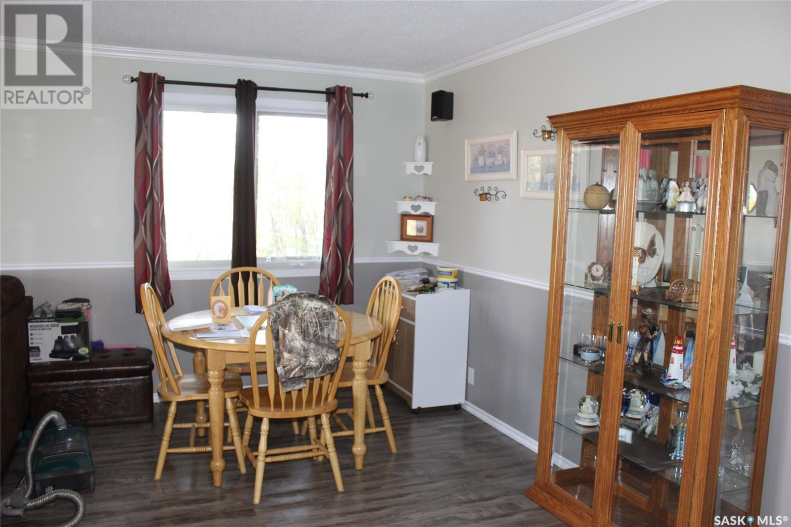 114-116 1st Street E, Climax, Saskatchewan  S0N 0N0 - Photo 3 - SK974054