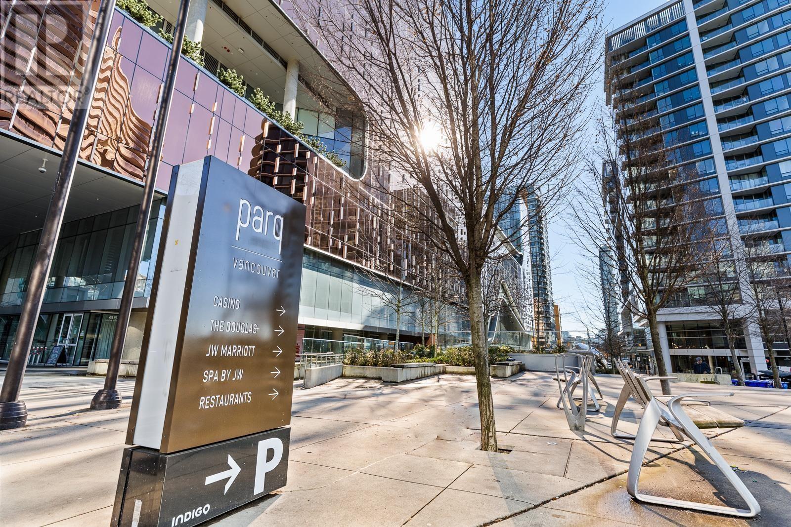 Listing Picture 13 of 18 : 1609 68 SMITHE STREET, Vancouver / 溫哥華 - 魯藝地產 Yvonne Lu Group - MLS Medallion Club Member