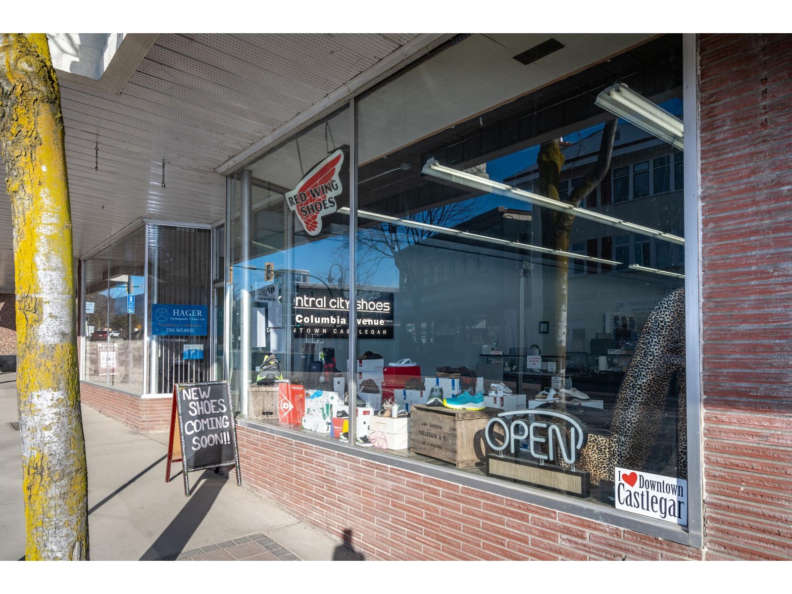 343 Columbia Avenue, North Castlegar, British Columbia  V1N 1G8 - Photo 2 - 2477811