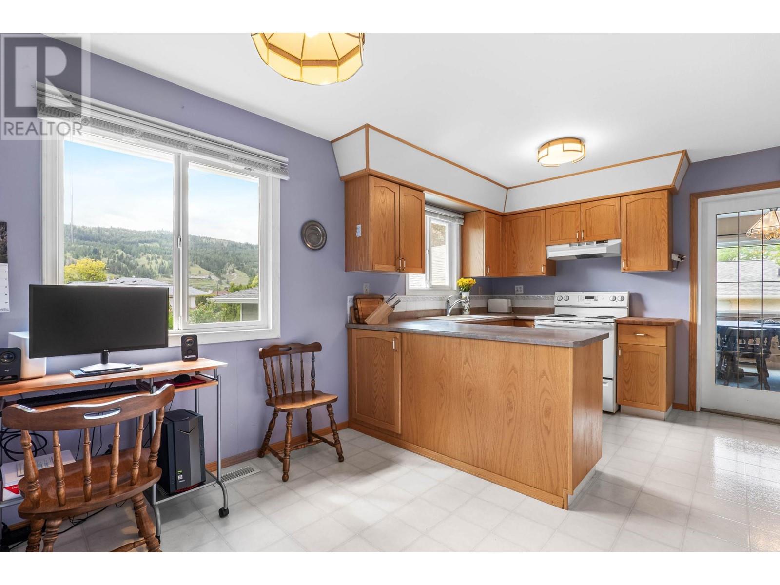 4882 Kathleen Place, Kamloops, British Columbia  V2H 1M1 - Photo 5 - 179310