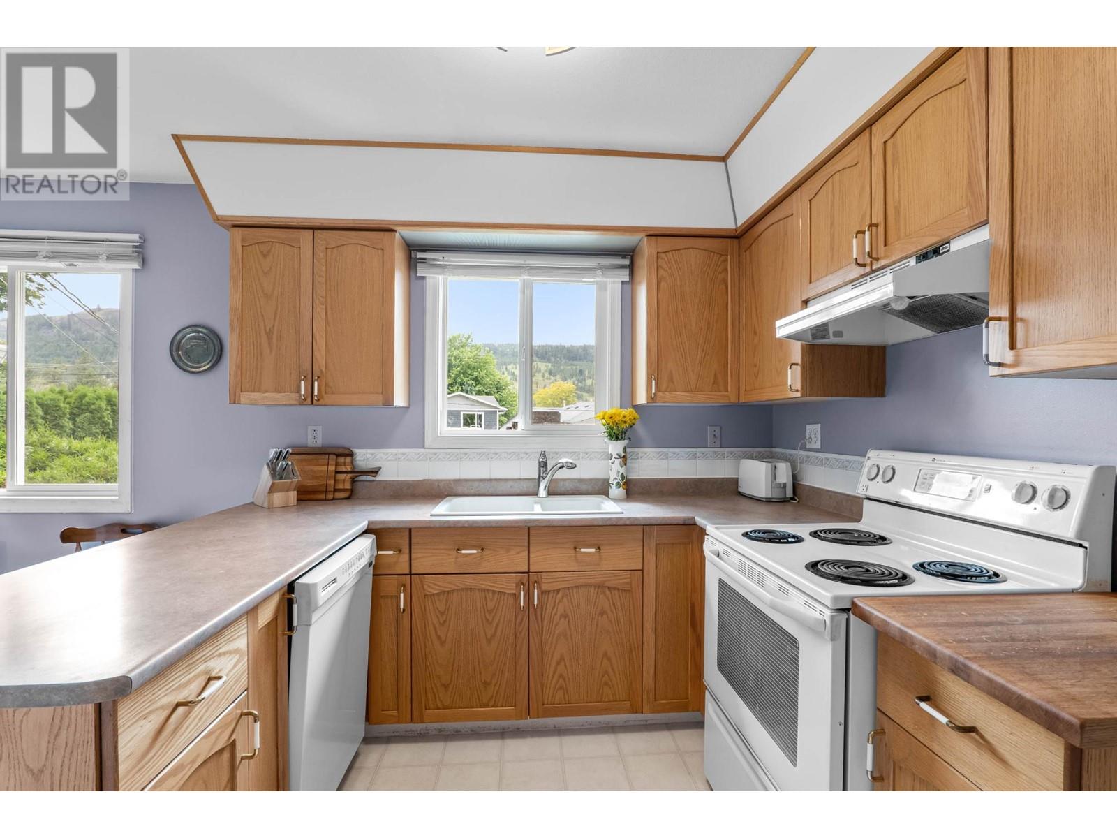 4882 Kathleen Place, Kamloops, British Columbia  V2H 1M1 - Photo 6 - 179310