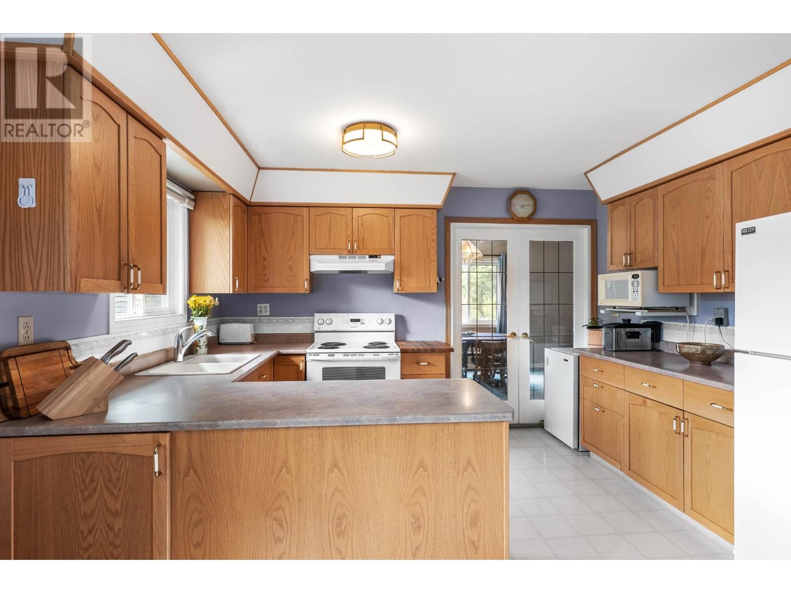 4882 Kathleen Place, Kamloops, British Columbia  V2H 1M1 - Photo 7 - 179310