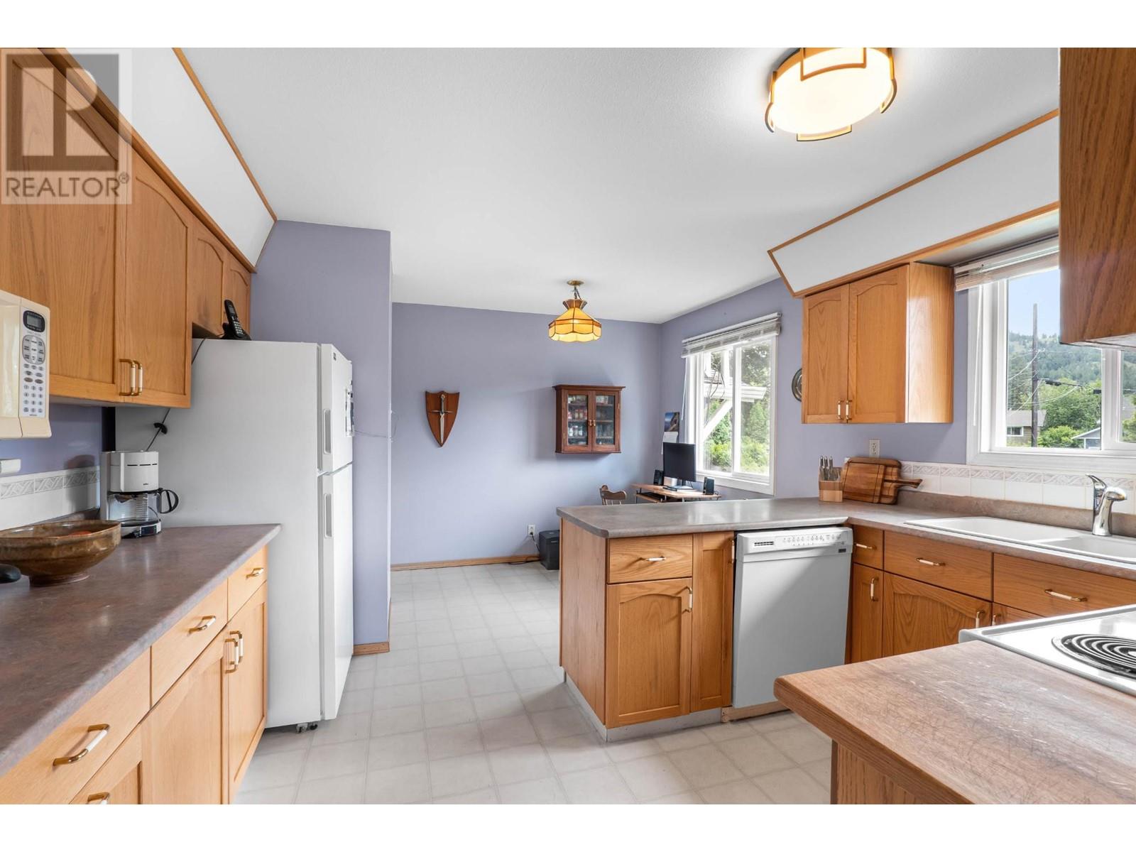 4882 Kathleen Place, Kamloops, British Columbia  V2H 1M1 - Photo 8 - 179310