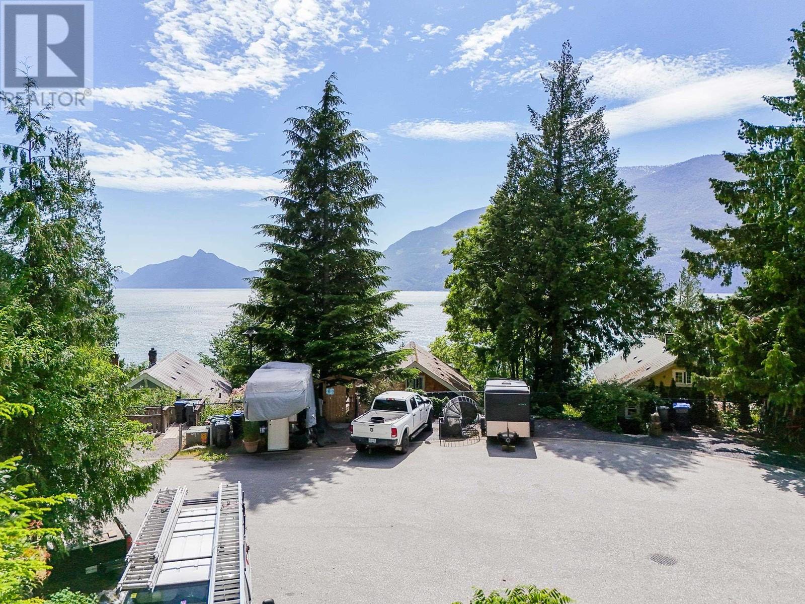 690 Shaughnessy Place, Squamish, British Columbia  V8B 1J1 - Photo 8 - R2896589