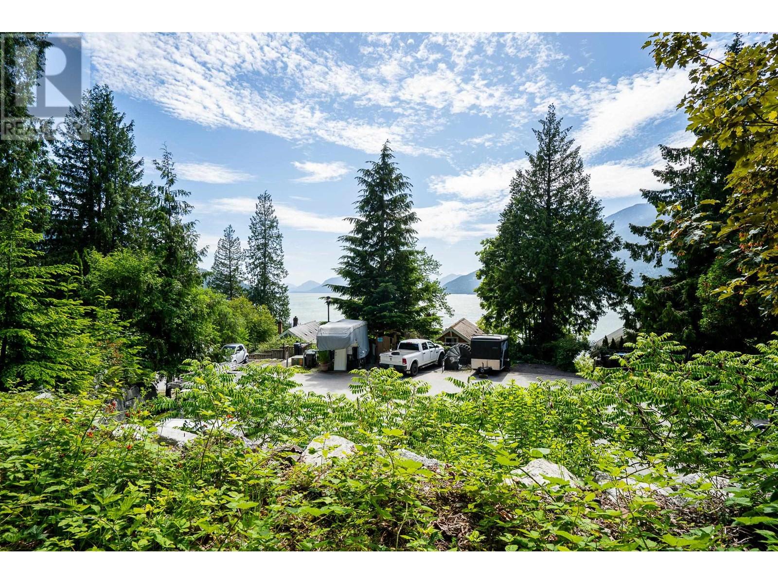 690 Shaughnessy Place, Squamish, British Columbia  V8B 1J1 - Photo 10 - R2896589