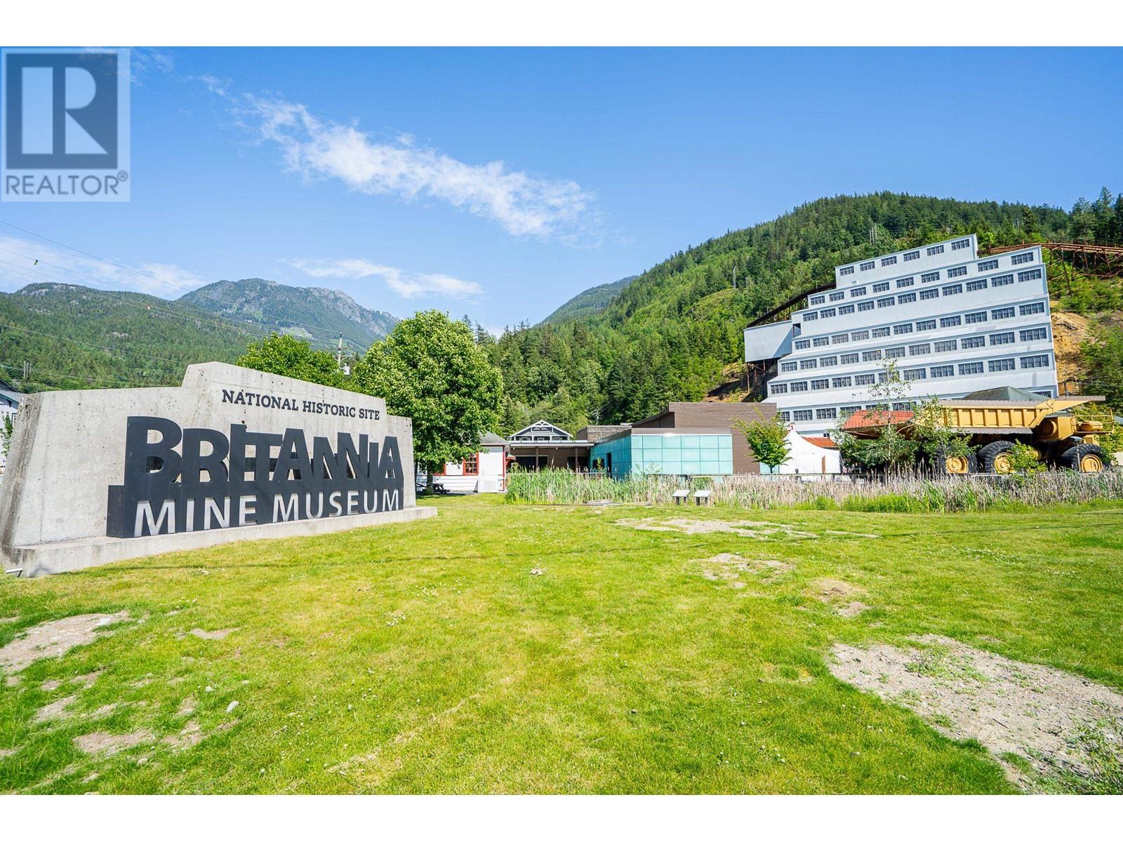 690 Shaughnessy Place, Squamish, British Columbia  V8B 1J1 - Photo 27 - R2896589