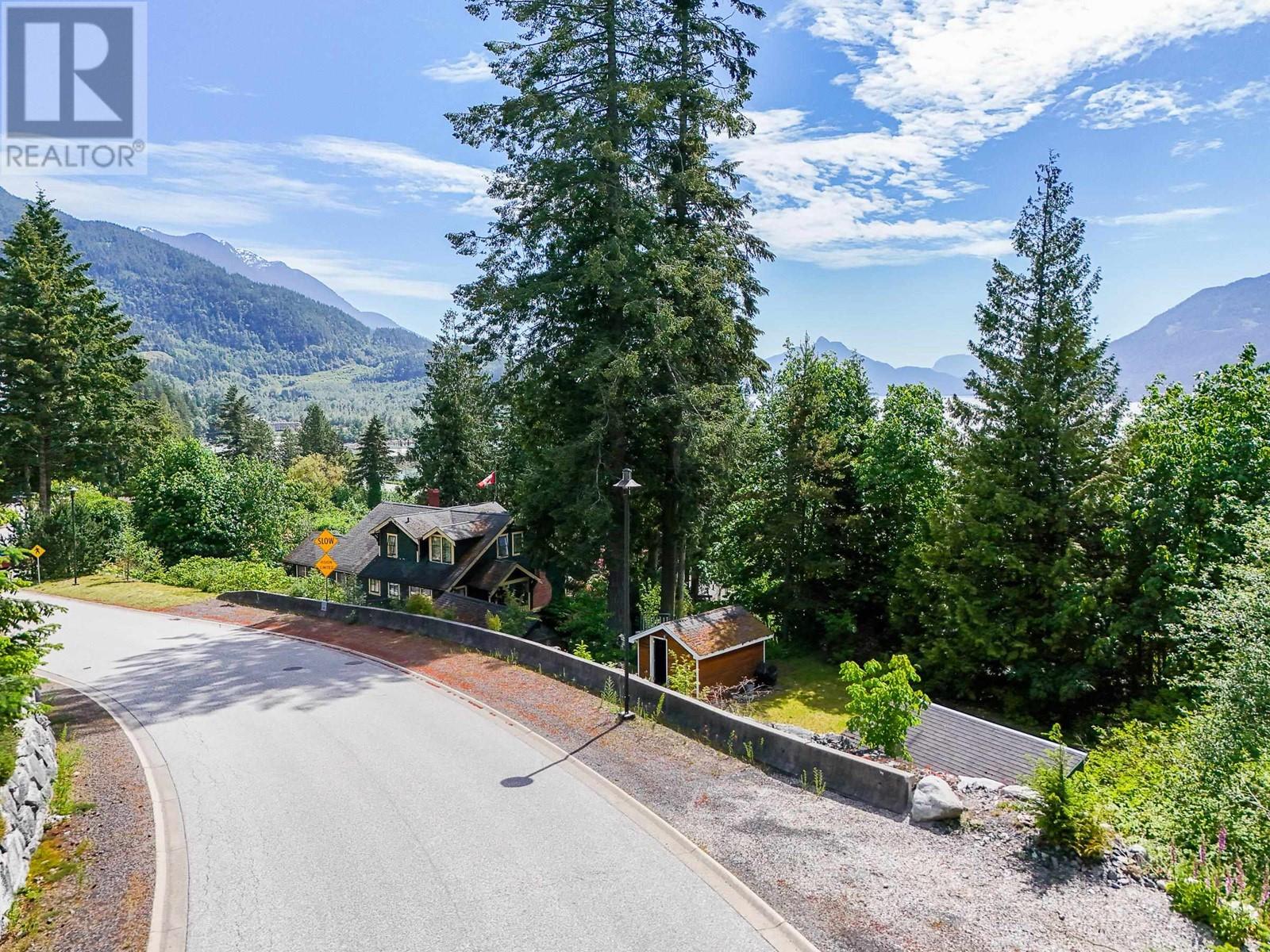 690 Shaughnessy Place, Squamish, British Columbia  V8B 1J1 - Photo 40 - R2896589