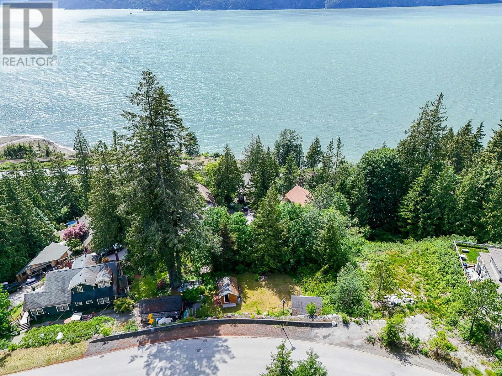 690 Shaughnessy Place, Squamish, British Columbia  V8B 1J1 - Photo 39 - R2896589