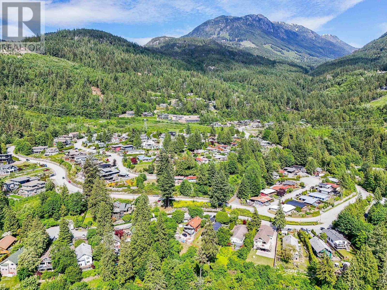 690 Shaughnessy Place, Squamish, British Columbia  V8B 1J1 - Photo 35 - R2896589