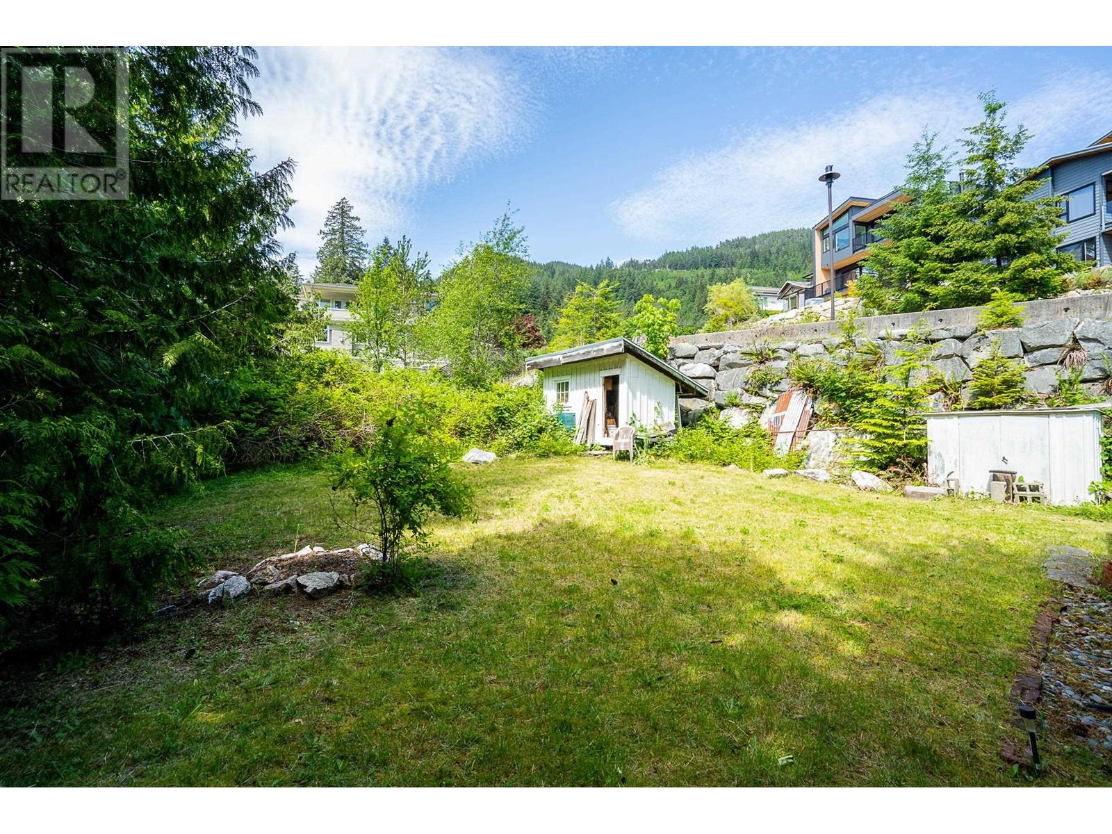 690 Shaughnessy Place, Squamish, British Columbia  V8B 1J1 - Photo 13 - R2896589