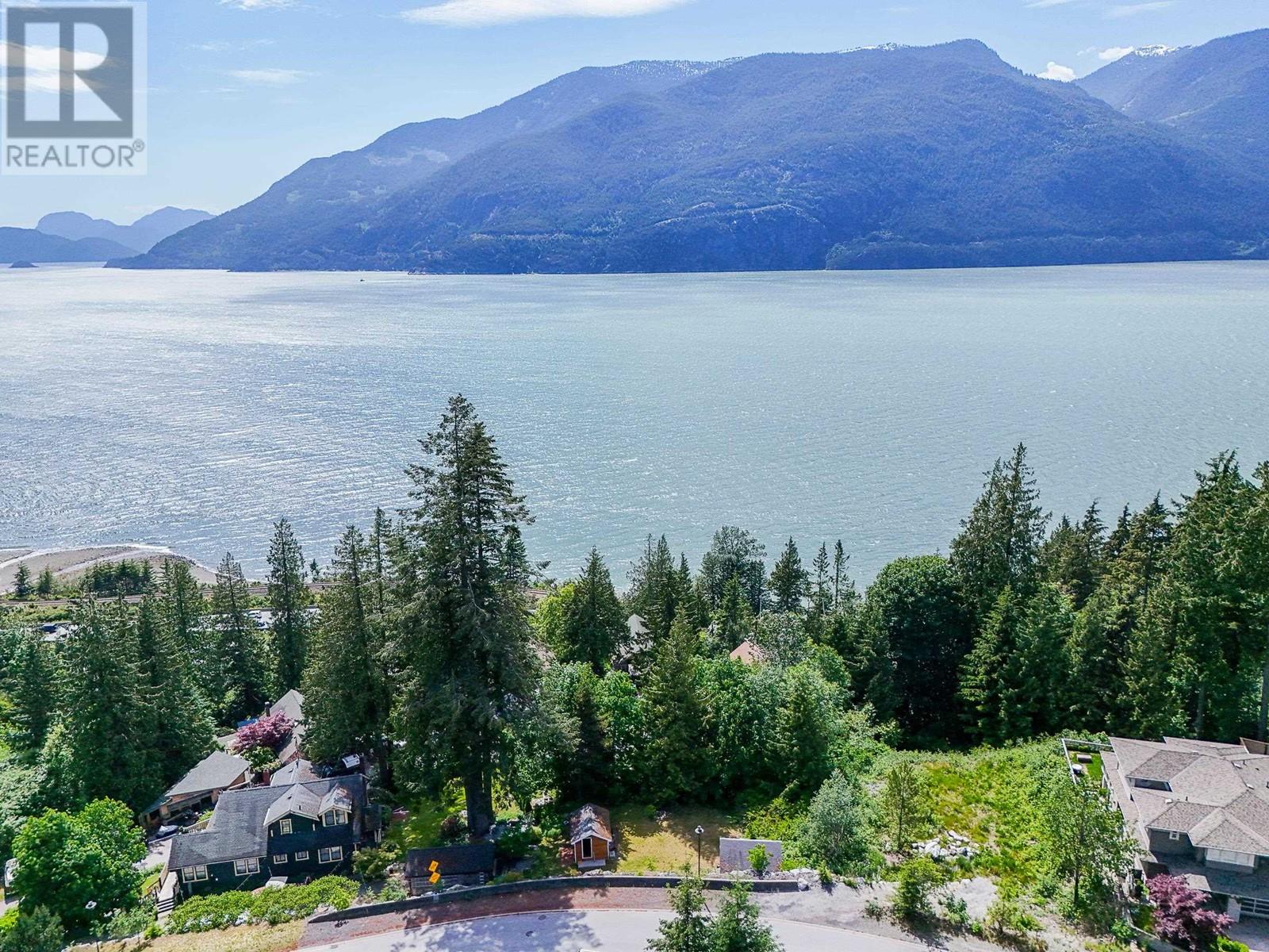 690 Shaughnessy Place, Squamish, British Columbia  V8B 1J1 - Photo 38 - R2896589