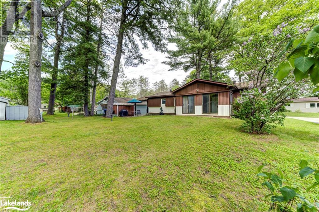 5 Carruthers Street S, Wasaga Beach, Ontario L9Z 1K2 (27061512