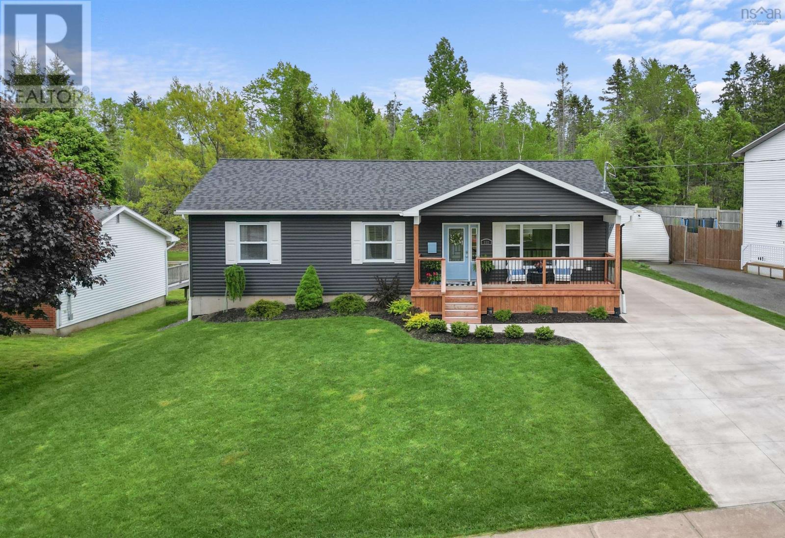 558 Cameron Avenue, New Glasgow, Nova Scotia B2H 5Z5 (27061983