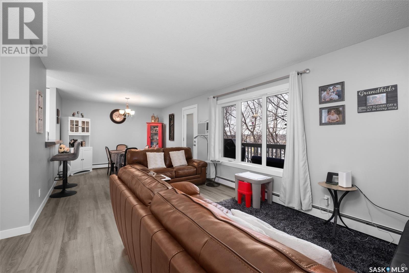 Property at 6 20 18th STREET W image 5