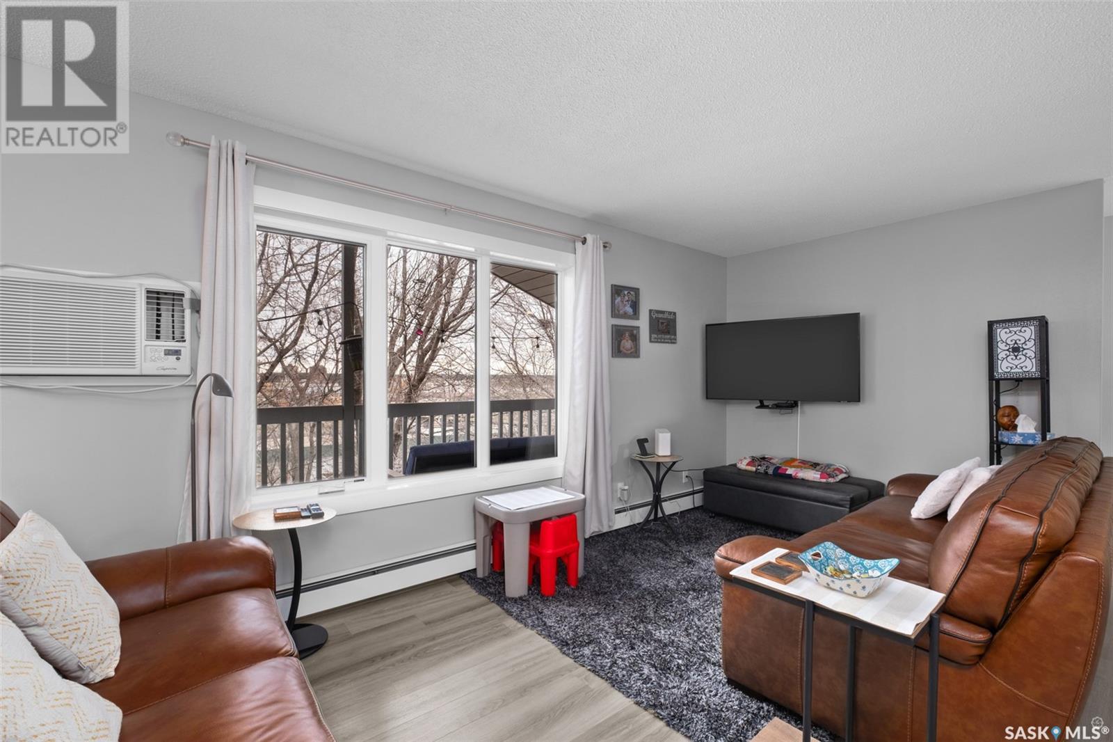 Property at 6 20 18th STREET W image 3