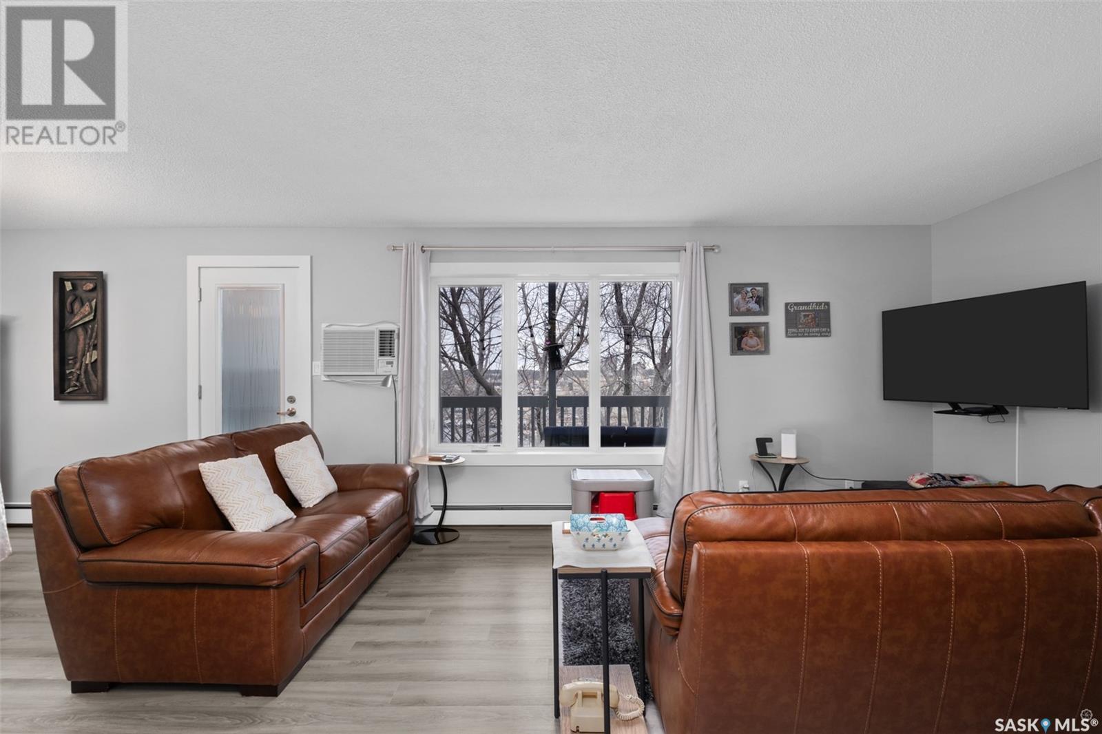 Property at 6 20 18th STREET W image 2