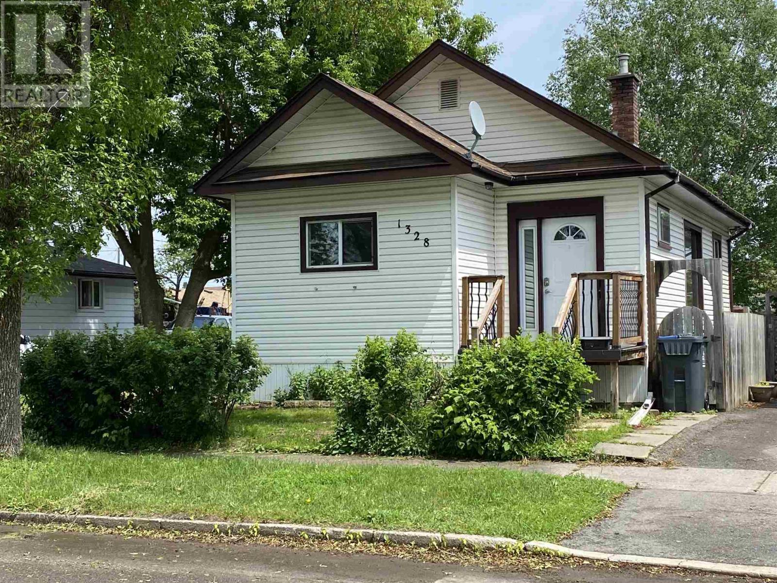 1328 Stanley Ave, Thunder Bay, Ontario  P7E 3G8 - Photo 1 - TB241830