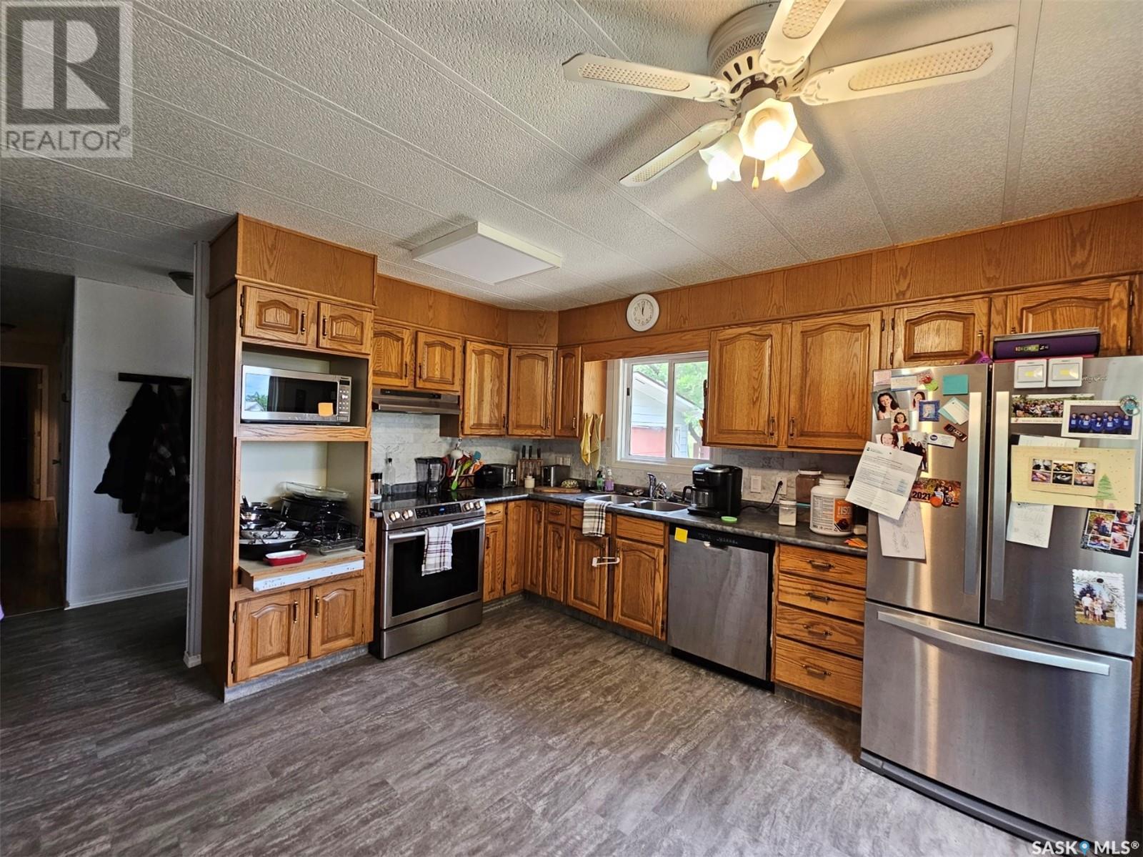 215 2nd AVENUE W, Frontier, Saskatchewan