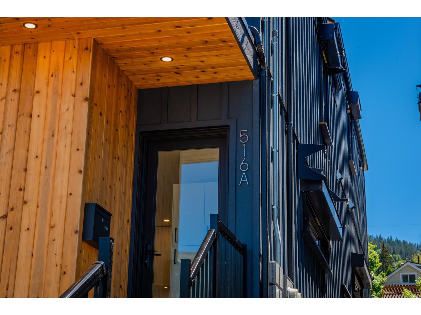 A - 516 Robson Street, Nelson, British Columbia  V1L 5A7 - Photo 2 - 2477827