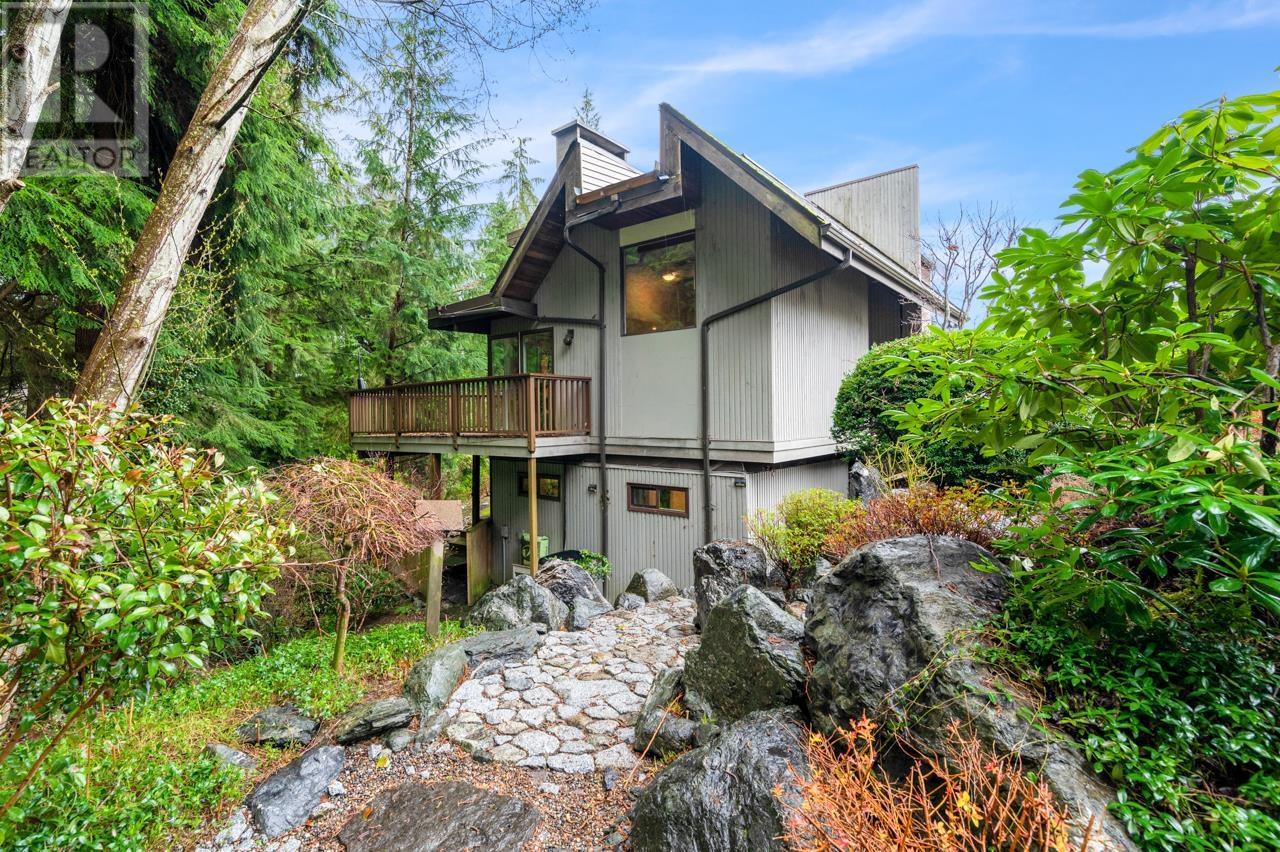 5344 Cliffridge Avenue, North Vancouver, British Columbia  V7R 3V4 - Photo 2 - R2861407
