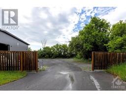 2966 + 2978 CARP ROAD