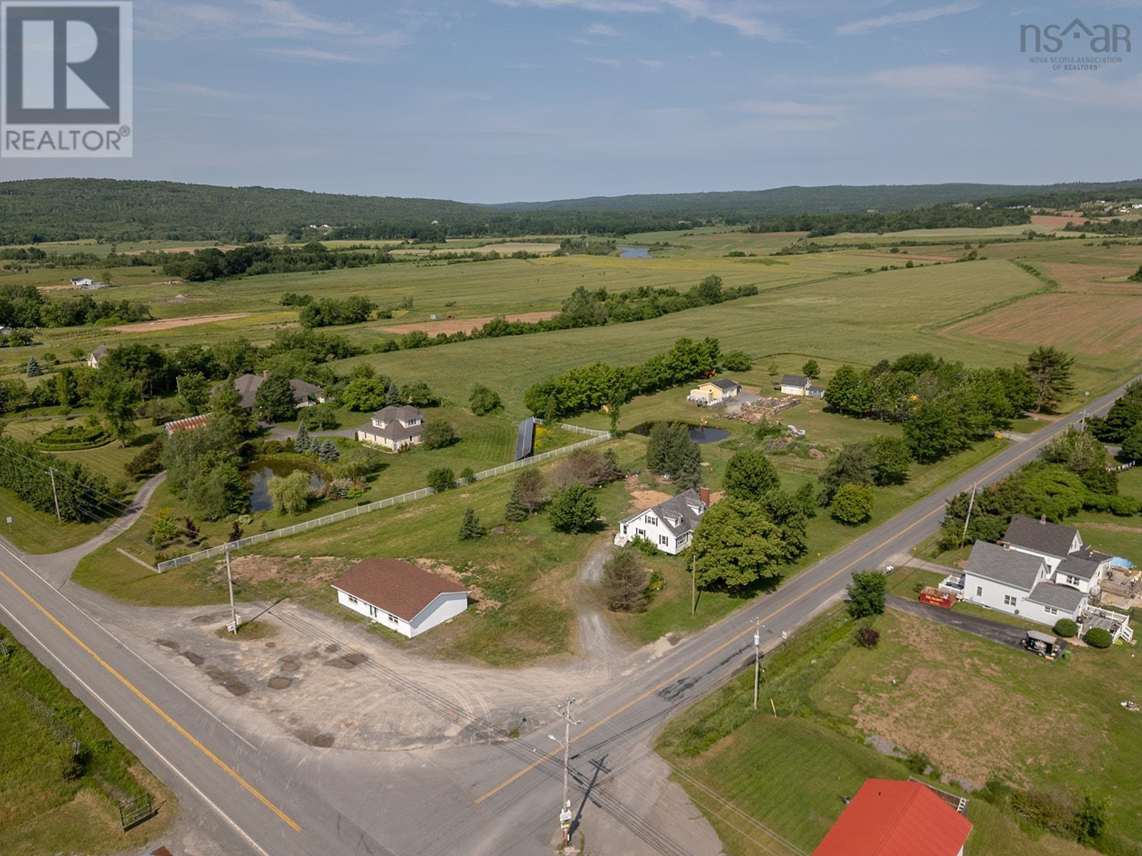 4237 Highway 14, Windsor, Nova Scotia  B0N 2T0 - Photo 4 - 202414496