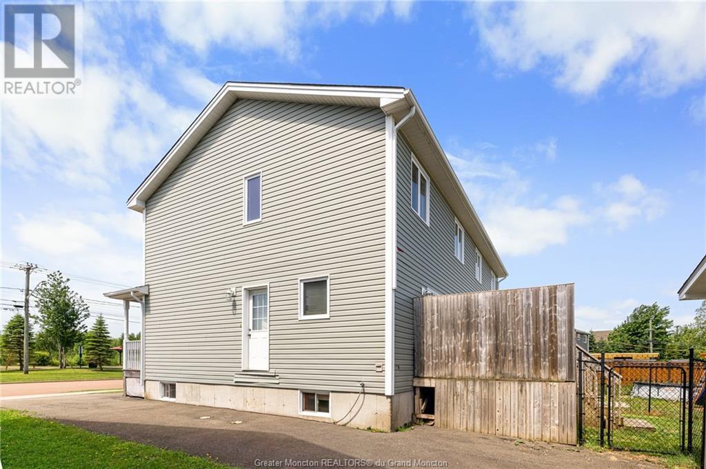 563 Twin Oaks Dr, Moncton, New Brunswick E1G 0K2 (27070775) Alex