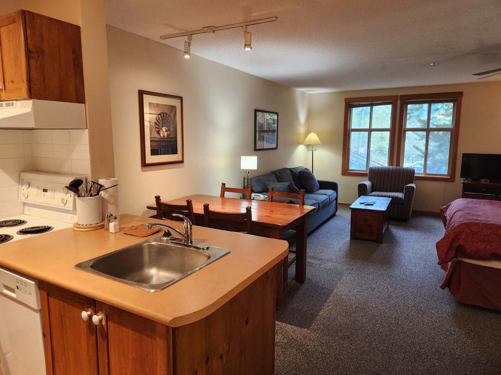 106 - 2060 SUMMIT DRIVE, panorama, British Columbia