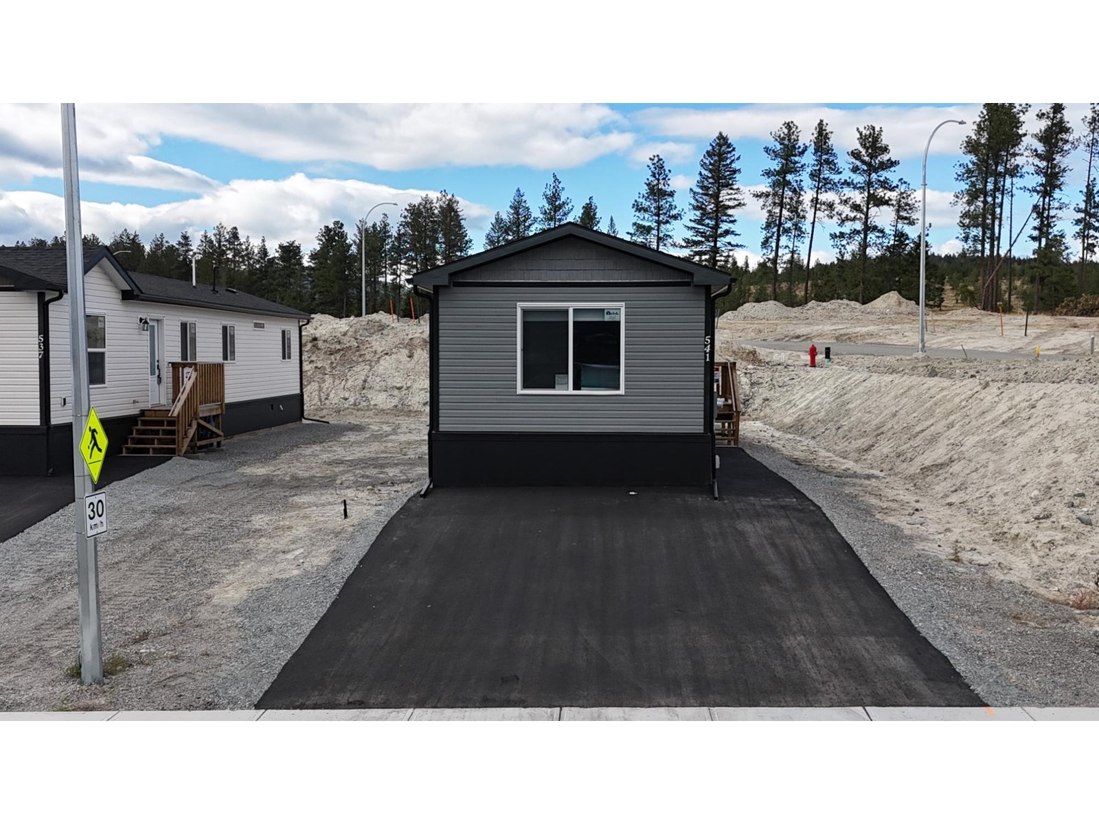 541 Steepleview Avenue, Cranbrook, British Columbia  V1C 5L3 - Photo 2 - 2477874