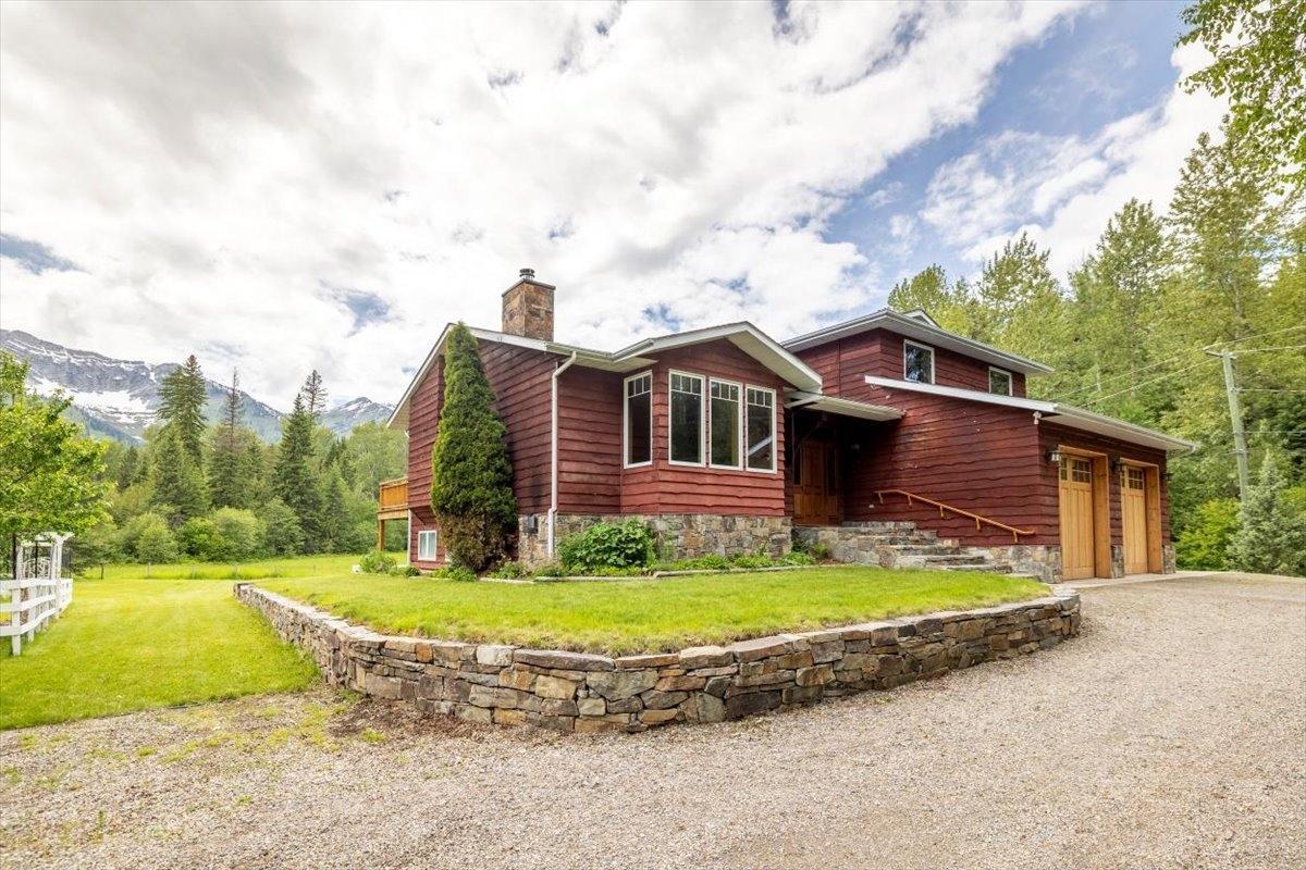 3443 Anderson Road, Fernie, British Columbia  V0B 1M1 - Photo 2 - 2477887