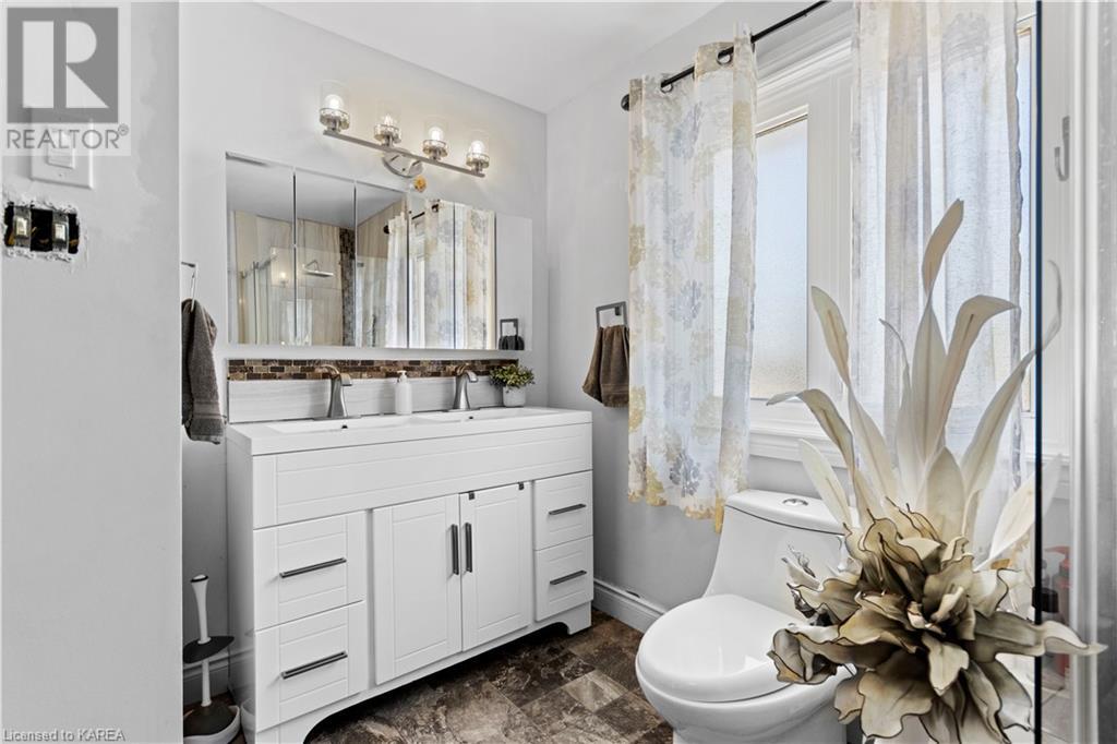 3900 Round Lake Road, Inverary, Ontario  K0H 1X0 - Photo 19 - 40609480