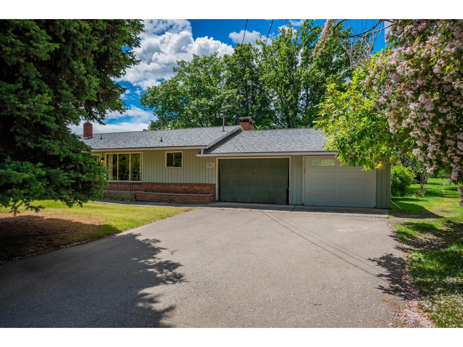 1912 Makayev Road, Castlegar, British Columbia  V1N 4K3 - Photo 12 - 2477825