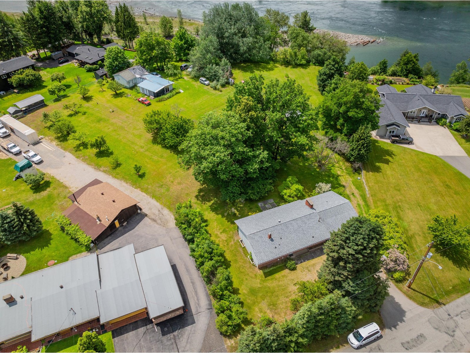 1912 Makayev Road, Castlegar, British Columbia  V1N 4K3 - Photo 2 - 2477825