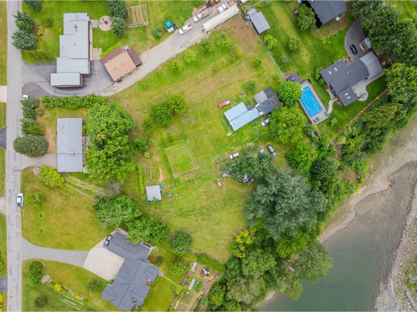 1912 Makayev Road, Castlegar, British Columbia  V1N 4K3 - Photo 5 - 2477825