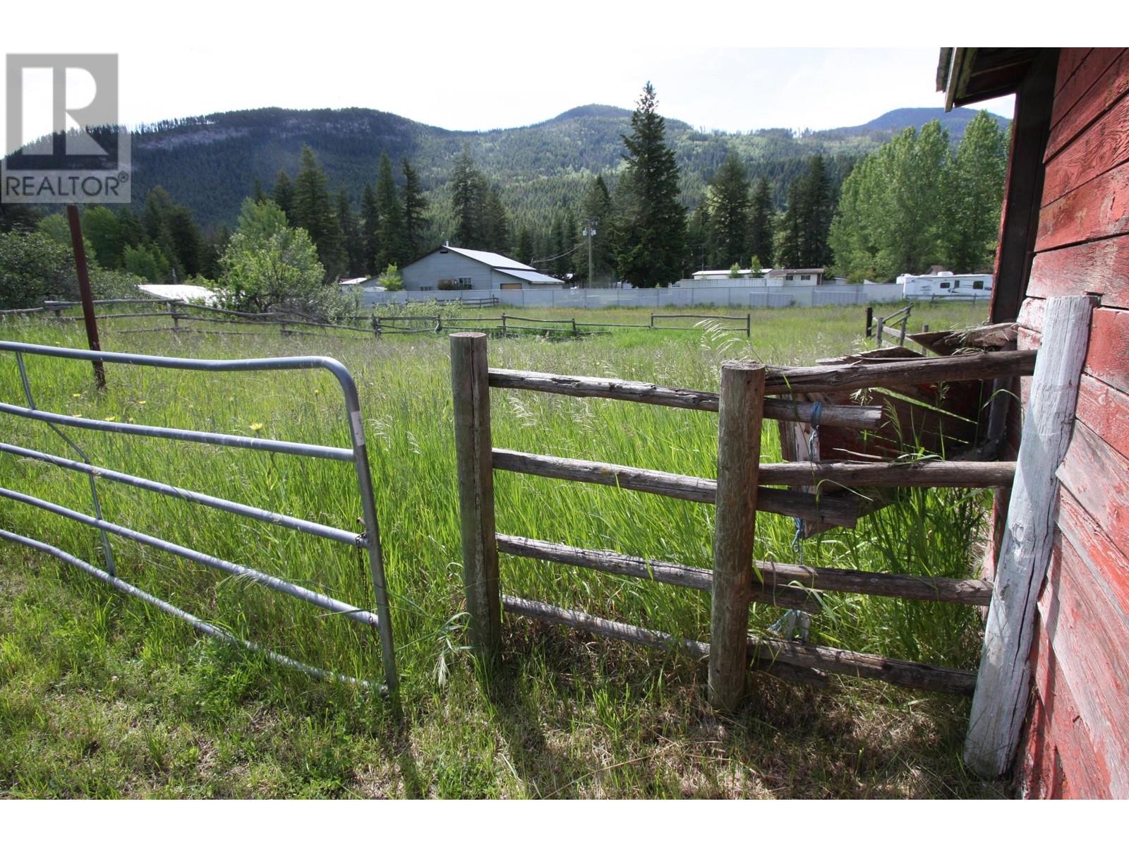 3072 Mccorvie Rd, Clearwater, British Columbia  V0E 3A0 - Photo 16 - 179291