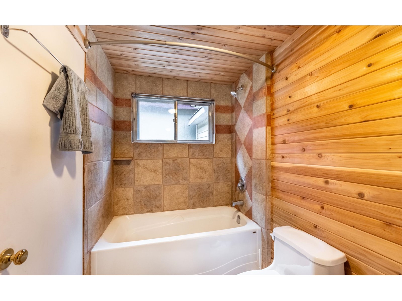 1521 Hearst Avenue, Riondel, British Columbia  V0B 2B0 - Photo 17 - 2477901