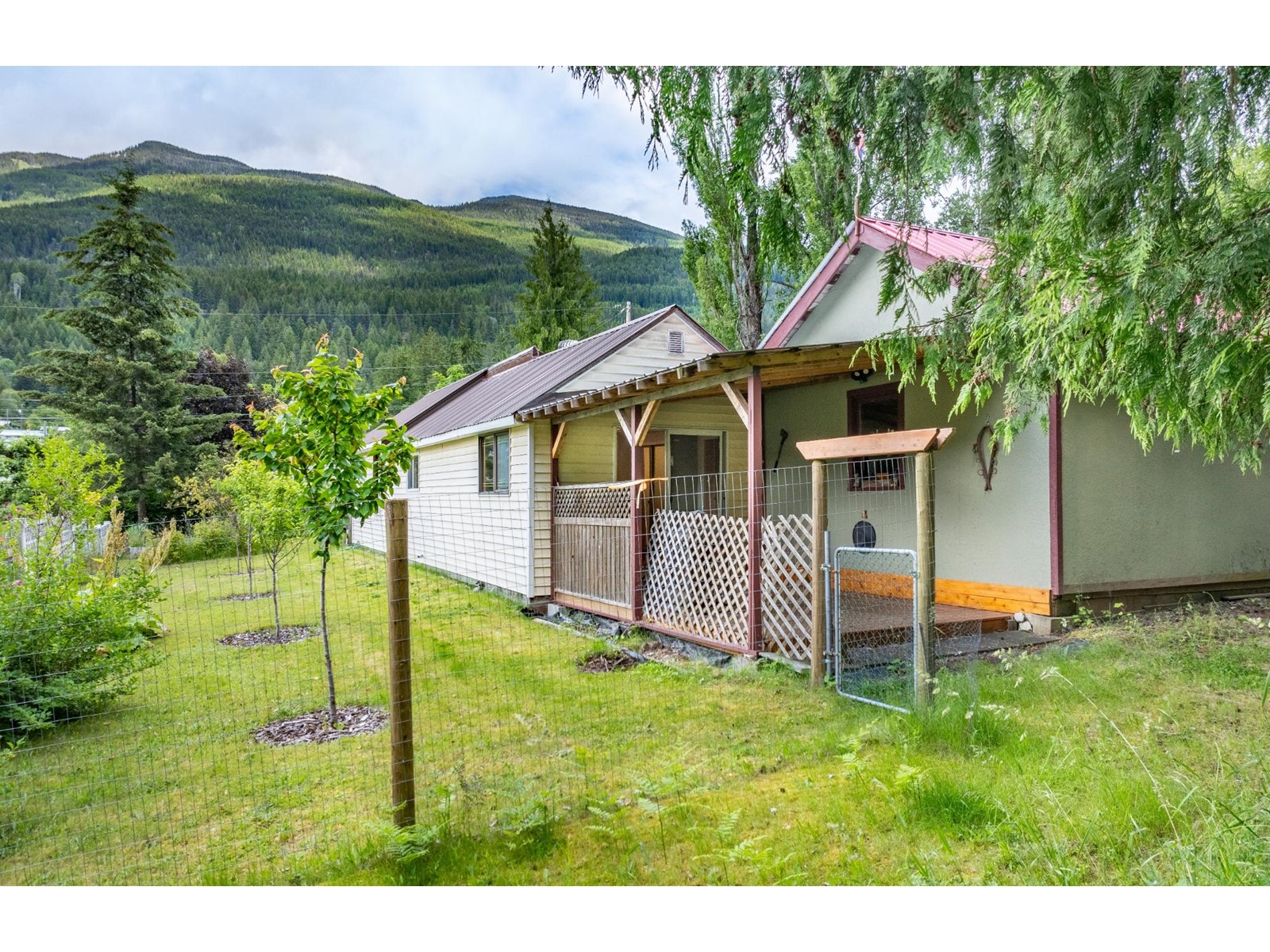 1521 Hearst Avenue, Riondel, British Columbia  V0B 2B0 - Photo 6 - 2477901