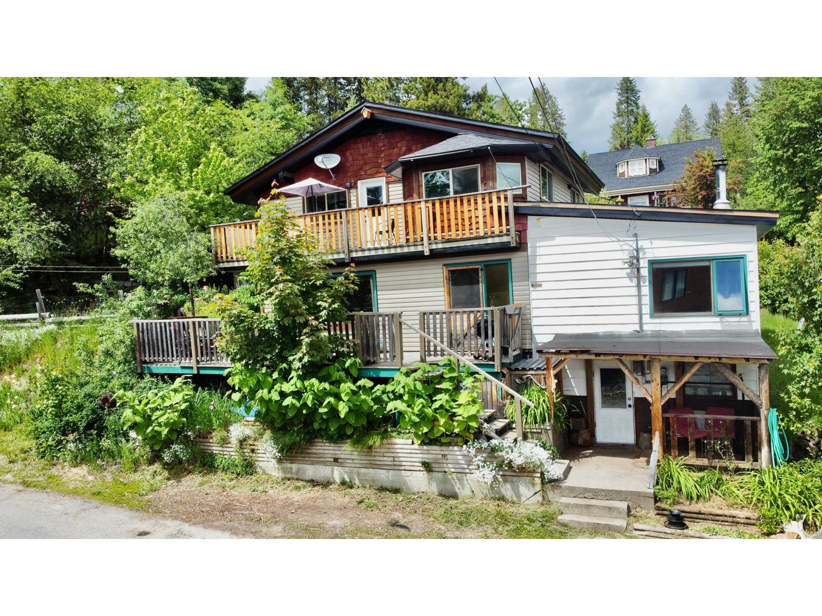 1830 Fourth Avenue, Rossland, British Columbia  V0G 1Y0 - Photo 3 - 2477894