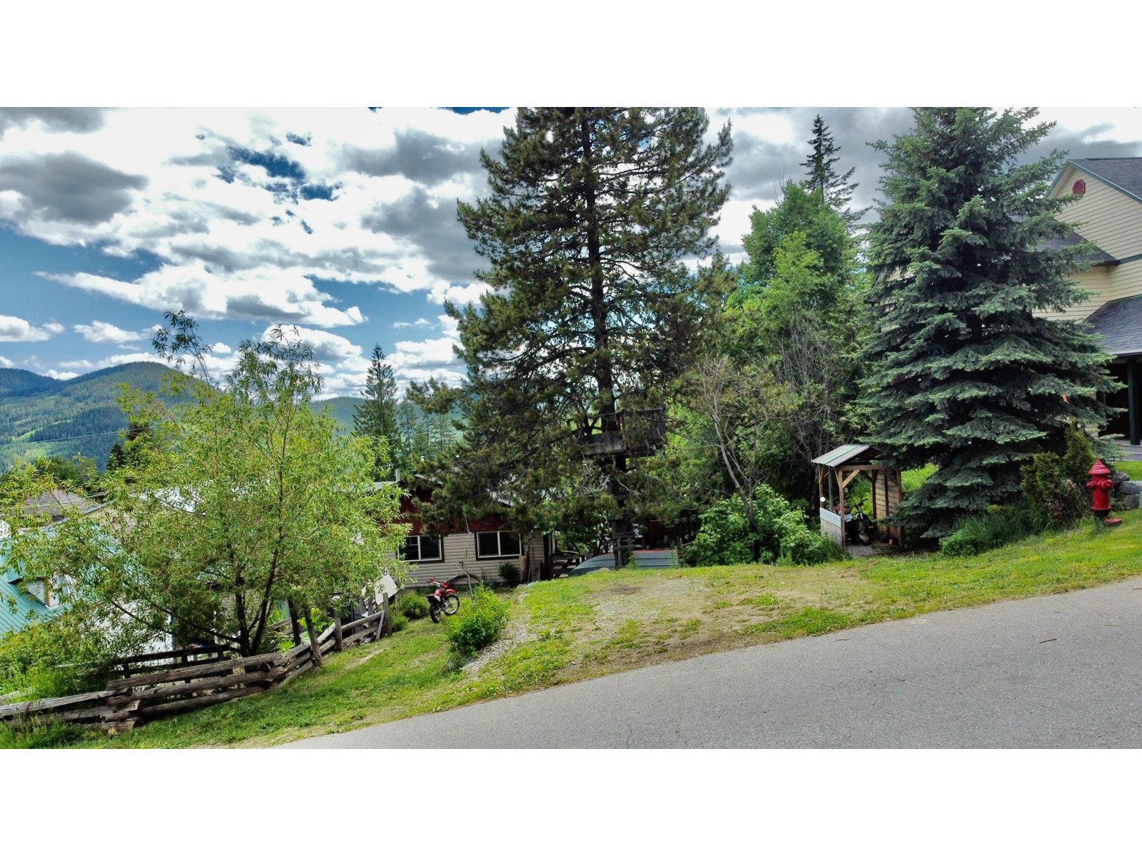 1830 Fourth Avenue, Rossland, British Columbia  V0G 1Y0 - Photo 5 - 2477894