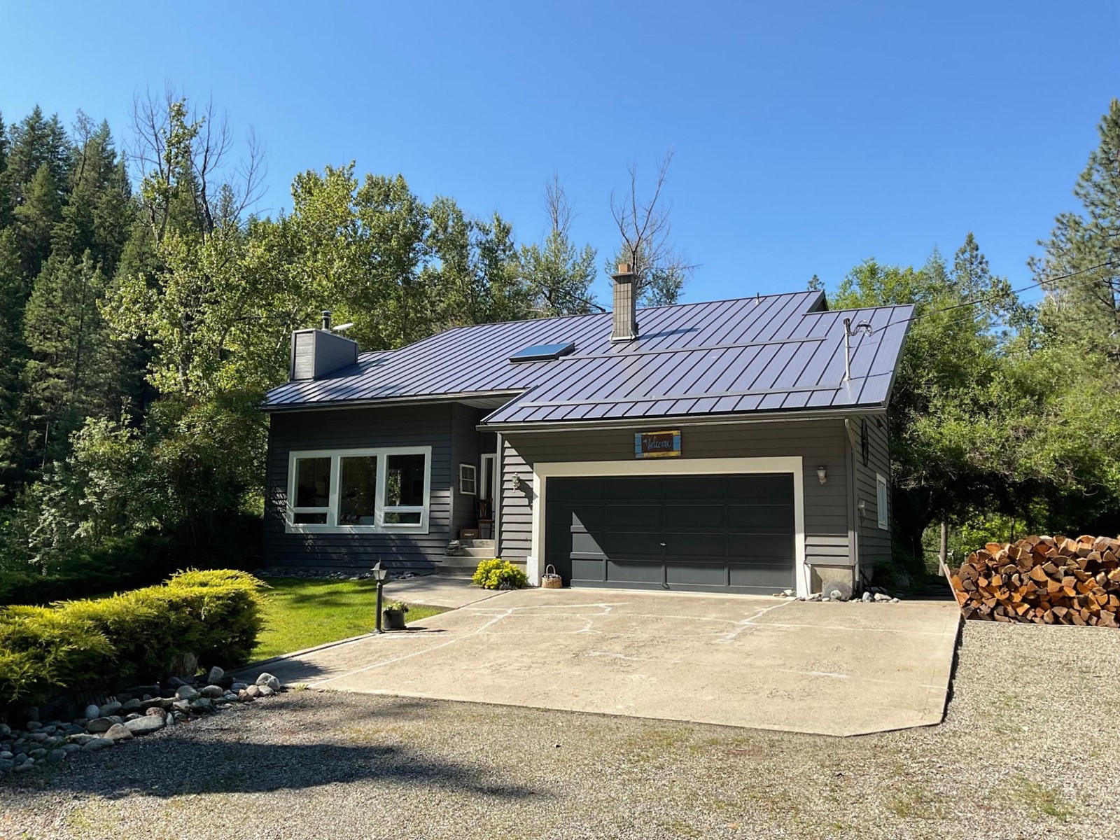 1920 Highway 3, Midway, British Columbia  V0H 1M0 - Photo 1 - 2477904