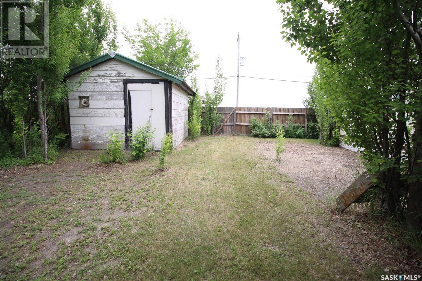 18 Eisenhower Street, Redvers, Saskatchewan  S0C 2H0 - Photo 4 - SK974494