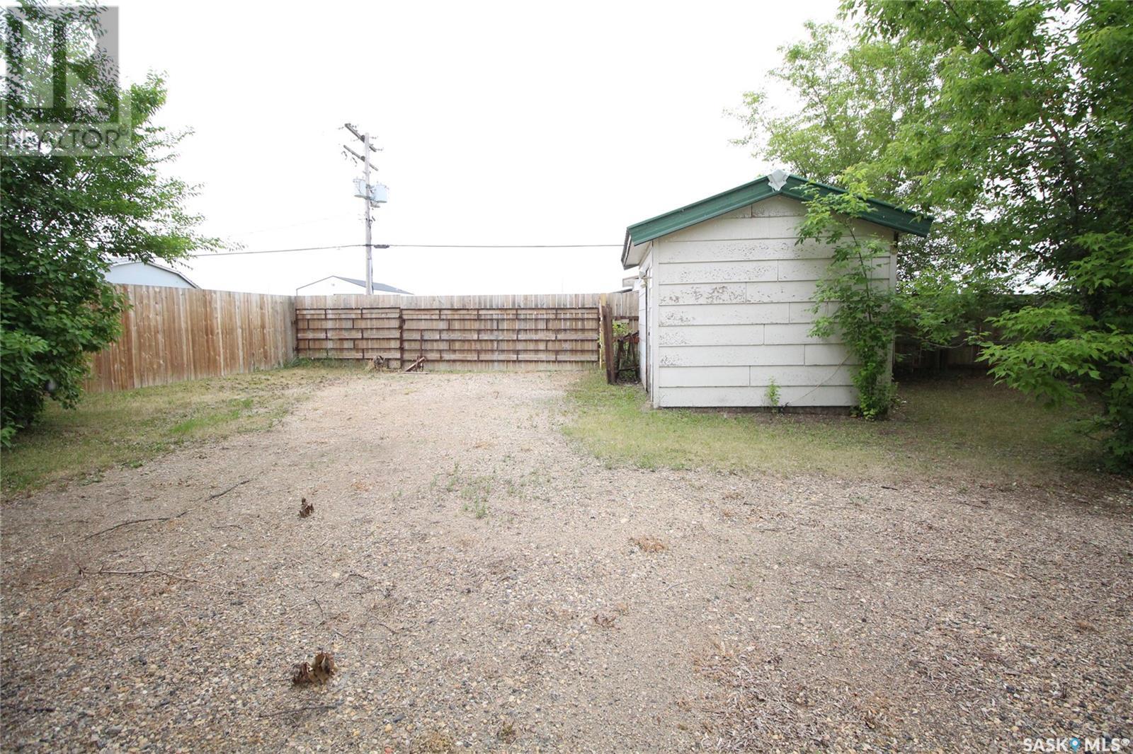 18 Eisenhower Street, Redvers, Saskatchewan  S0C 2H0 - Photo 6 - SK974494