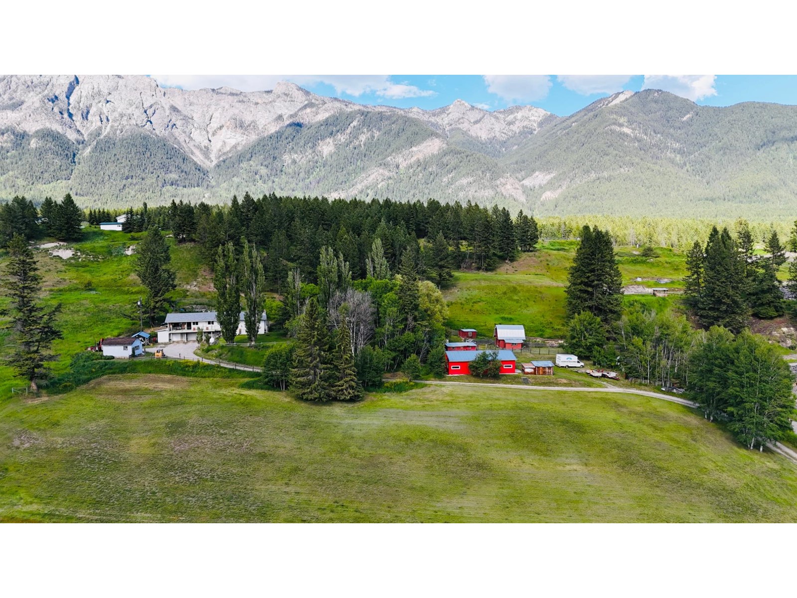 5660 HEWITT ROAD, edgewater, British Columbia