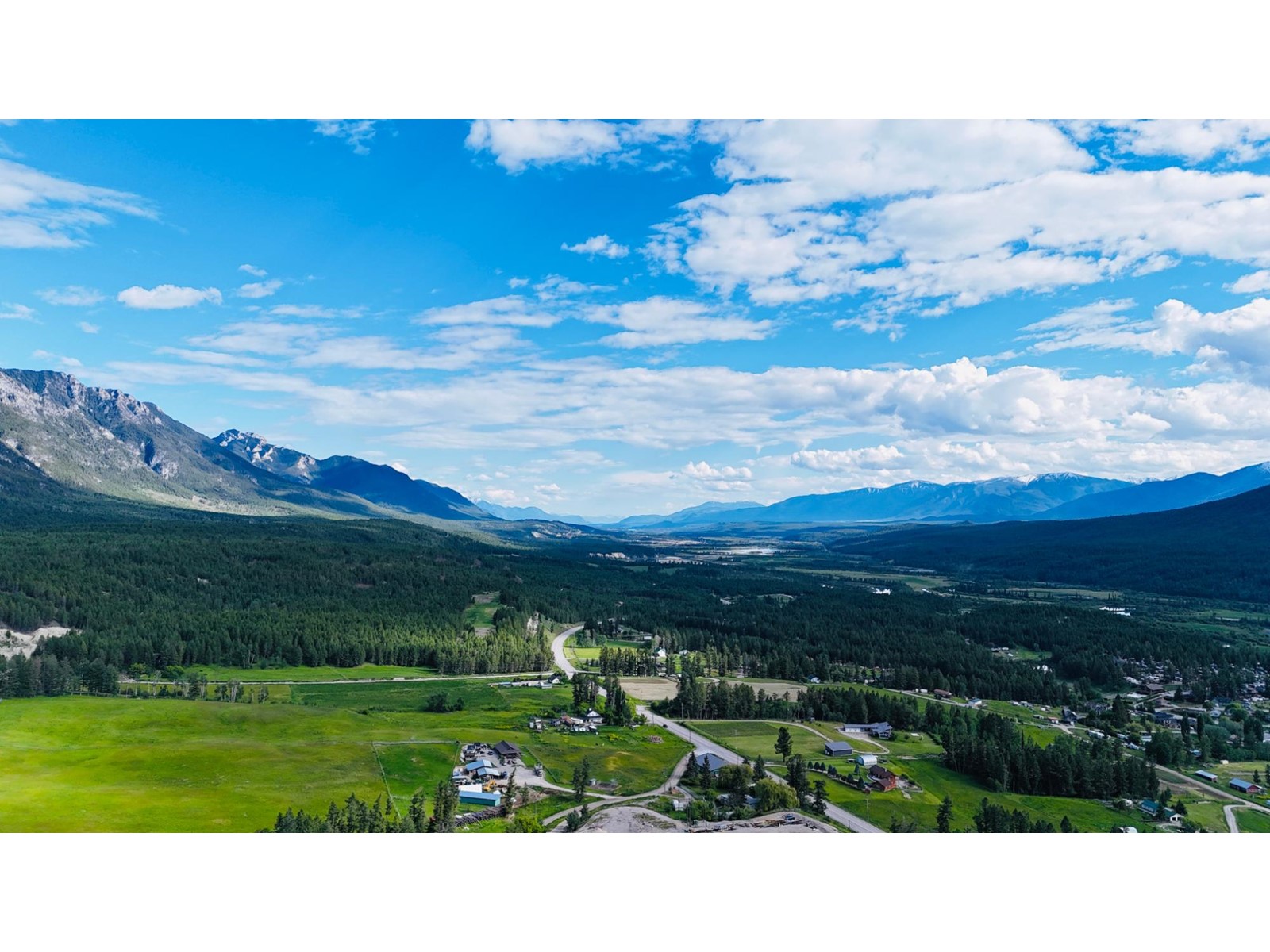 5660 Hewitt Road, Edgewater, British Columbia  V0A 1E0 - Photo 10 - 2477905