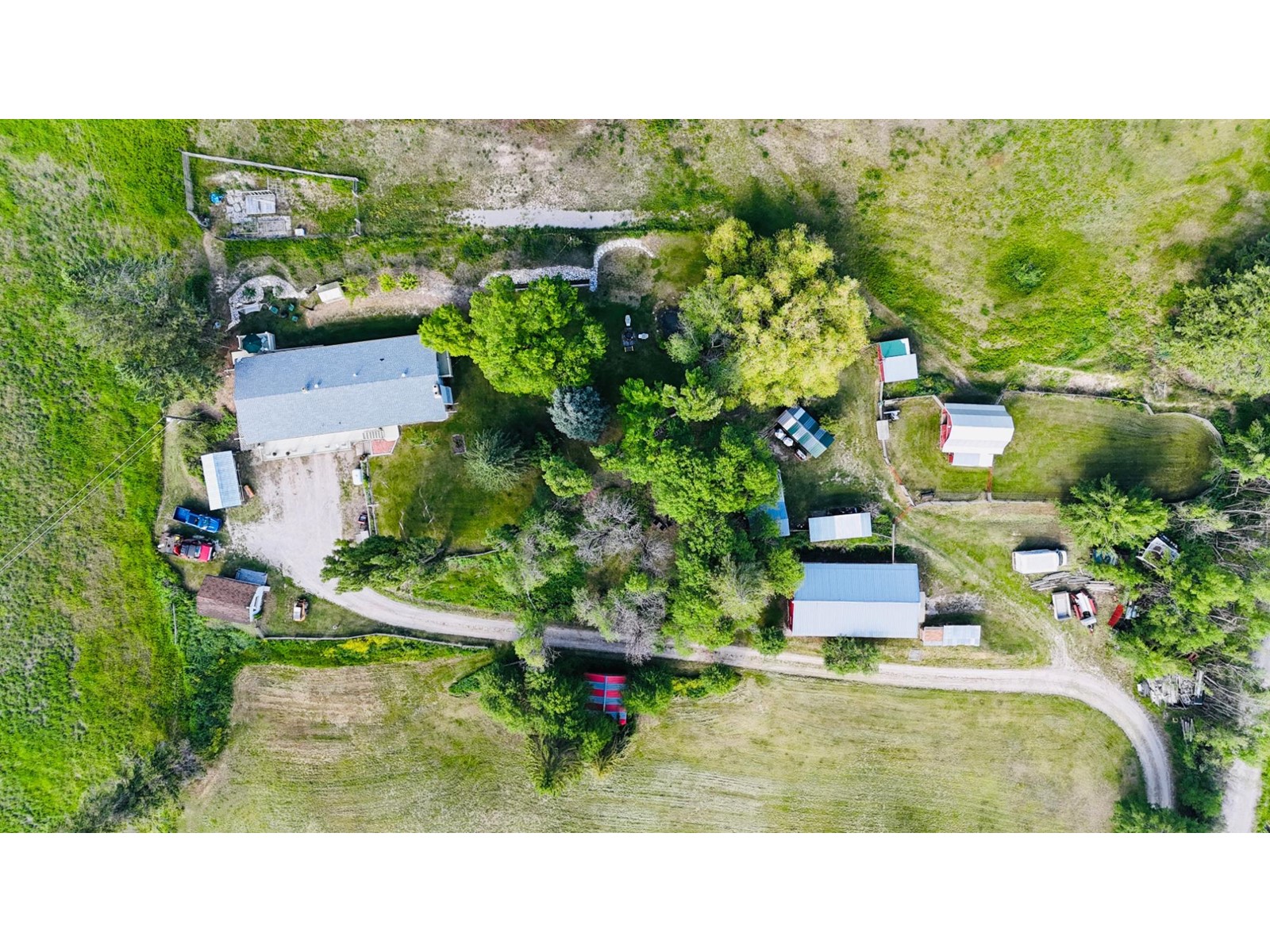 5660 Hewitt Road, Edgewater, British Columbia  V0A 1E0 - Photo 2 - 2477905