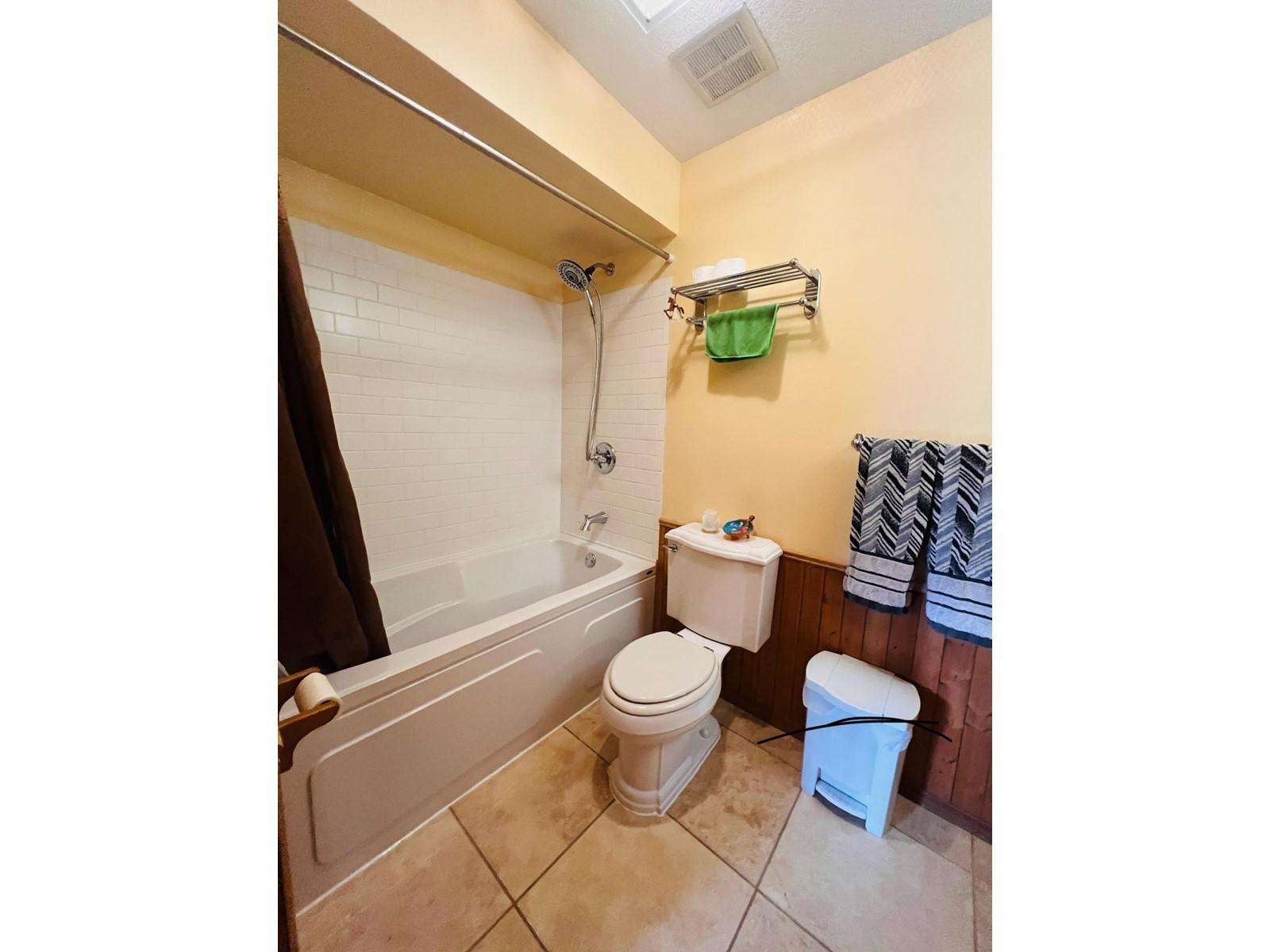 5660 Hewitt Road, Edgewater, British Columbia  V0A 1E0 - Photo 34 - 2477905