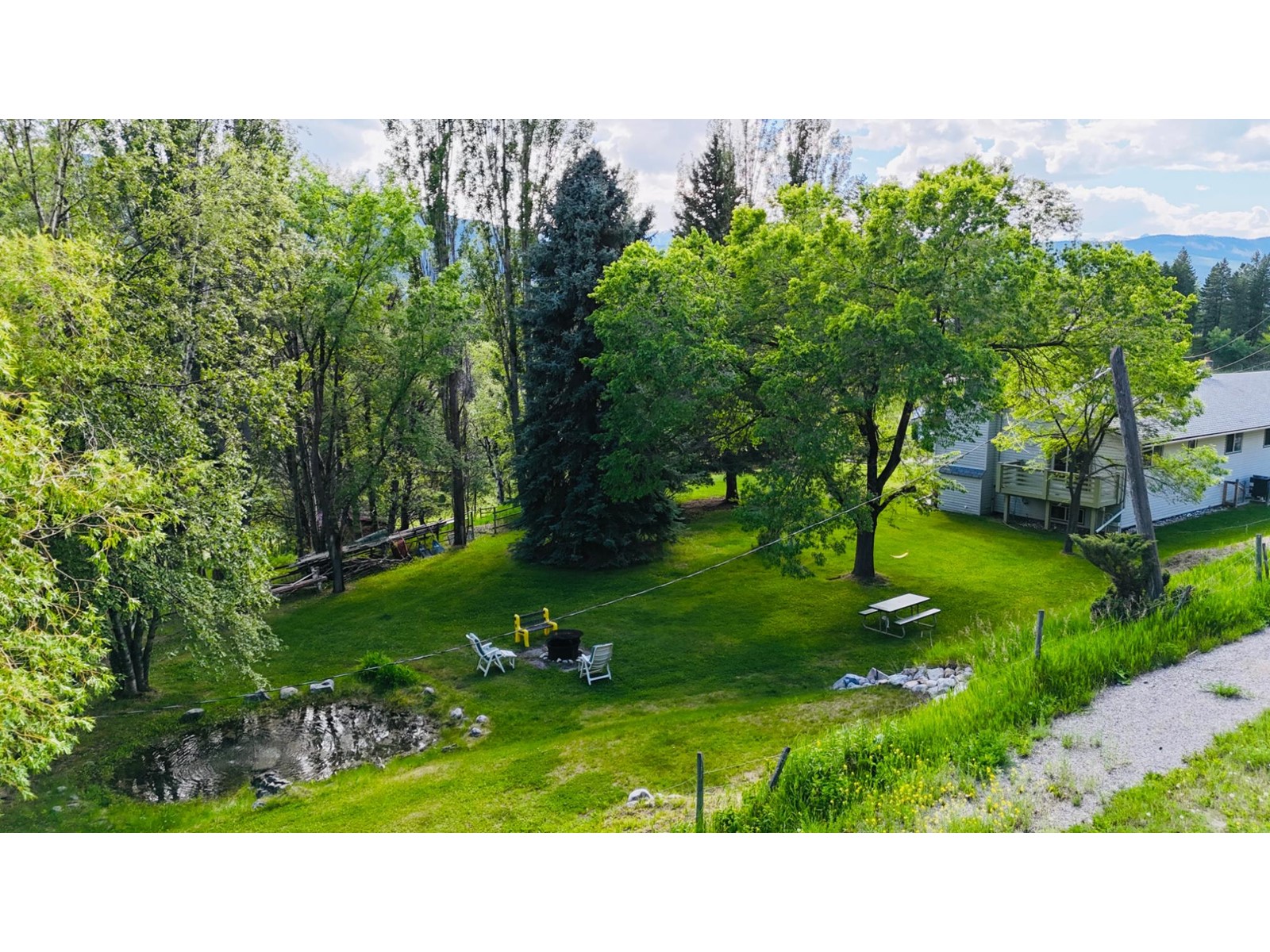 5660 Hewitt Road, Edgewater, British Columbia  V0A 1E0 - Photo 8 - 2477905