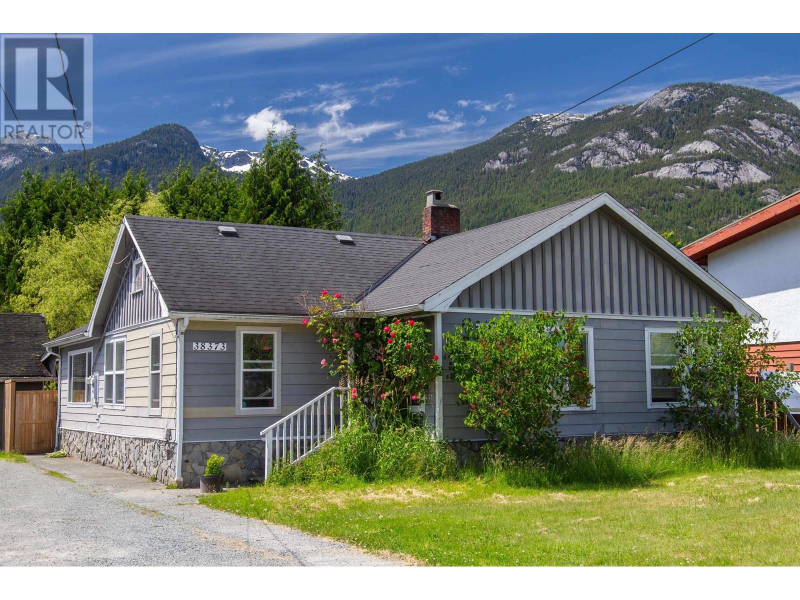 38373 BUCKLEY AVENUE, squamish, British Columbia